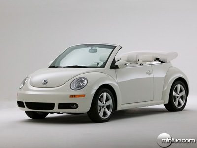 2010-Volkswagen-New-Beetle-Convertible-Triple-White-Special-Edition-Side-Angle-Top-Up