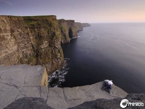 cliffs-of-moher-couple