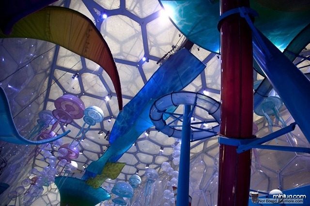 Happy Magic Water Park: Reverie and Leisure in Communist China