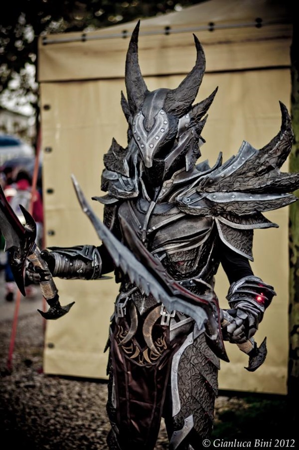 cosplay_dovahkiin_daedric_full_armor_from_skyrim_by_zerios88-d5ruuxh